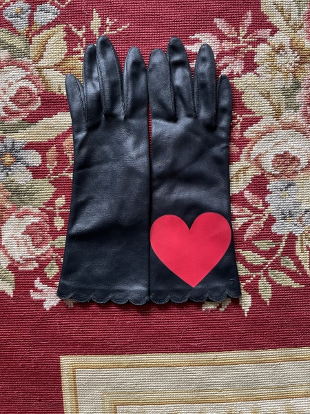 STORE - Black Vintage Gloves With a Red Silkscreen Heart