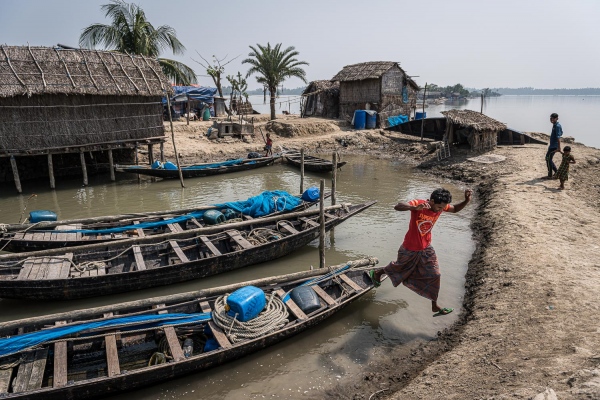 PHOTOGRAPHY - BANGLADESH :: A drowning land