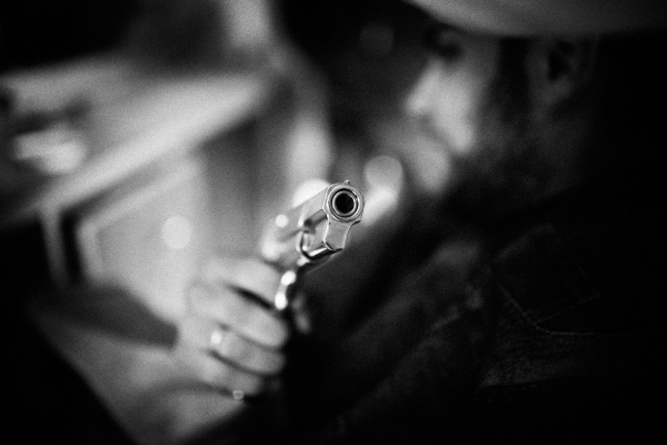 Prints - A gun in the frontline of Alepo