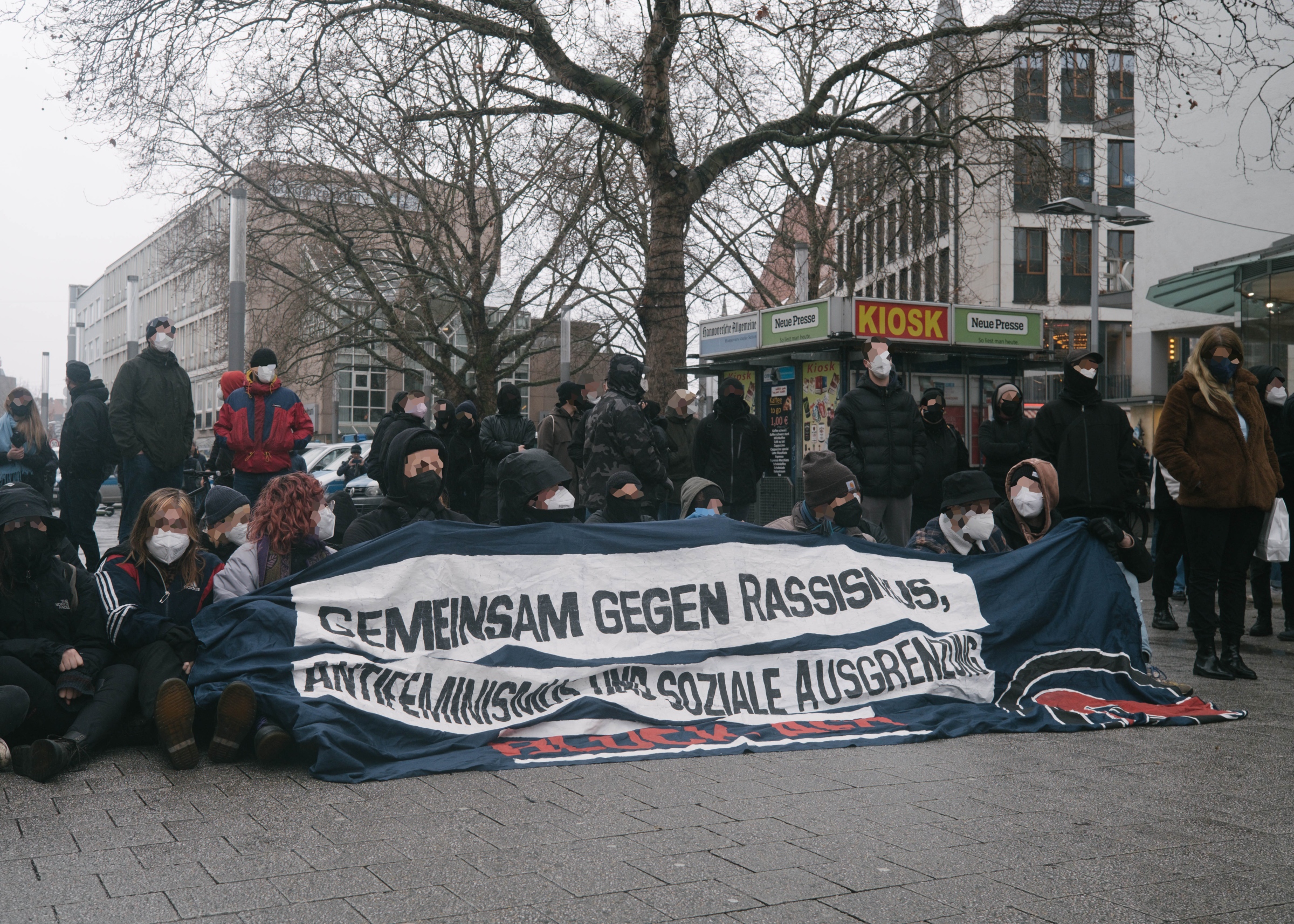 Protest & Events - Antifascists block march of AfD through Hanover