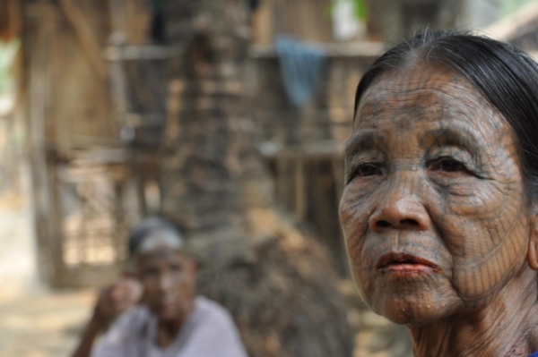 £ - "Faces & Culture / South-East Asia in Photos"