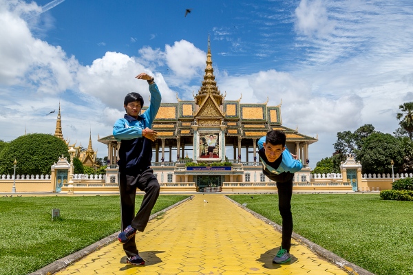 Reportages - Des rizières à la piste de glace : La première équipe de patinage artistique du Cambodge